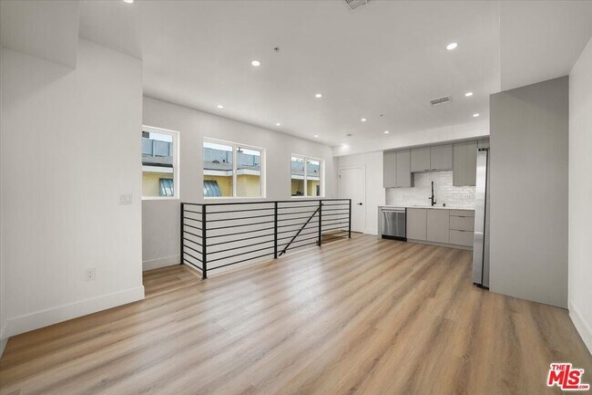 Foto del edificio - 910 N Hudson Ave