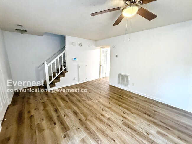 Foto del edificio - 2163 Cheshire Dr