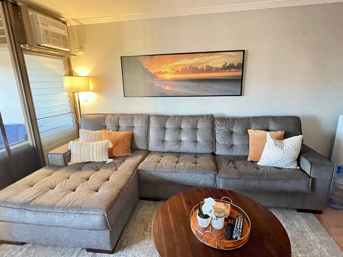 Sala de estar amueblada con chaise longue. - 1521 Alexander St