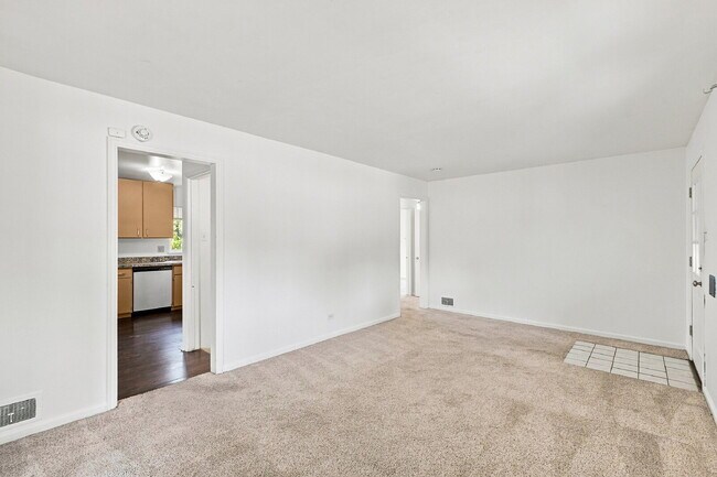 Foto del edificio - $2,740.95 with $300 Off The First Month's Rent, 4 Beds - 2 Bath, Single Family Home in Denver wit...