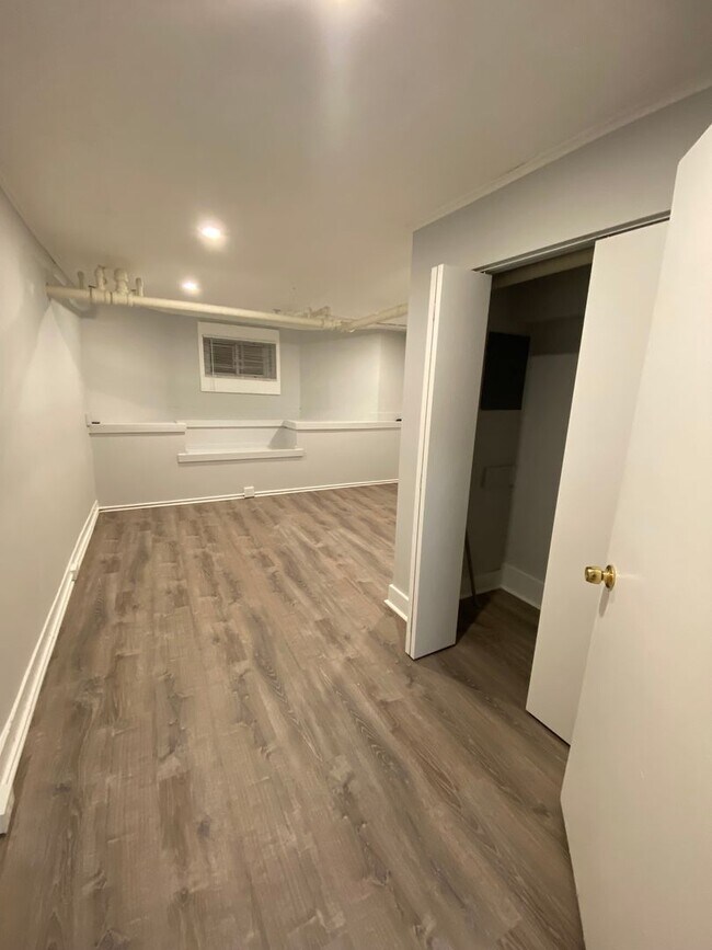 Foto del edificio - Great Value Comm Ave Apt on the Green Line...