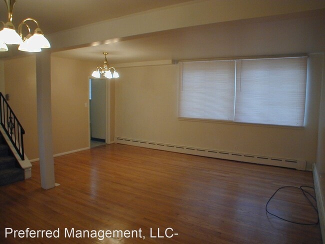 Building Photo - 303 Randall Ave