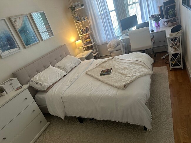 Foto del edificio - Bright 2 Bed in South Boston • Pets OK • Available 9/1/2026