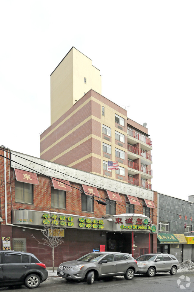 Primary Photo - 13537 37th Ave