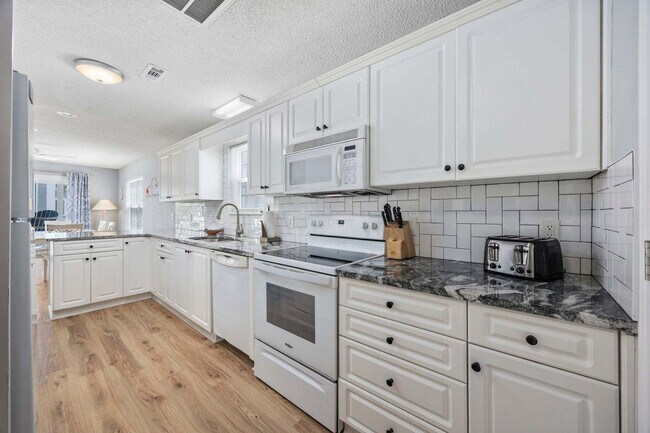 Foto del edificio - 111B S Yaupon Dr