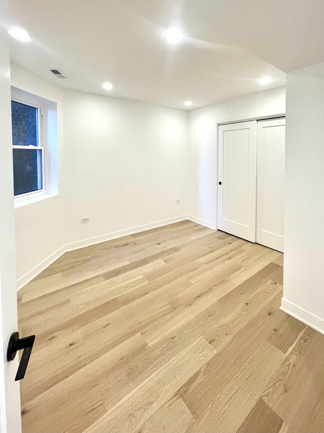 Foto del edificio - 3006 N Troy St