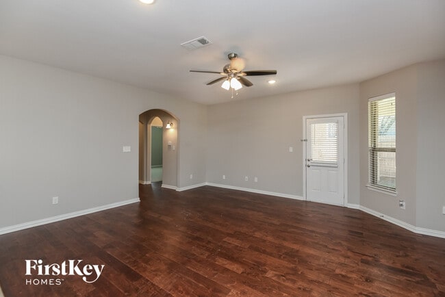 Building Photo - 850 Mirike Dr