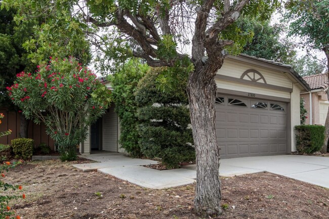 Building Photo - 27800 Hillpointe Dr