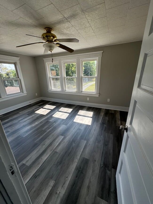Building Photo - 3 bedroom