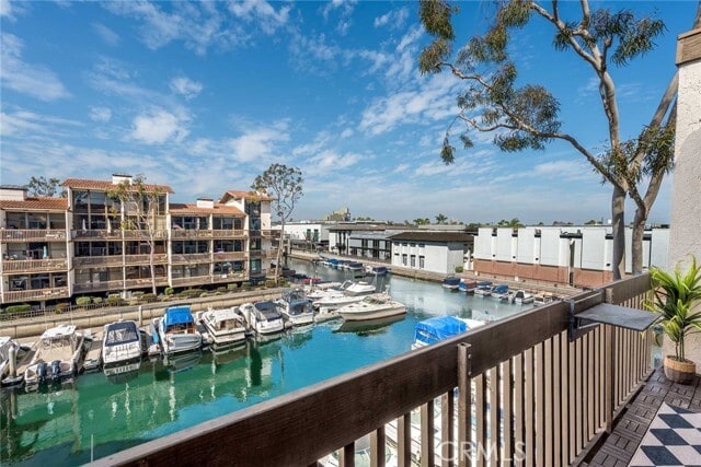 Foto principal - 9331 Marina Pacifica Dr N