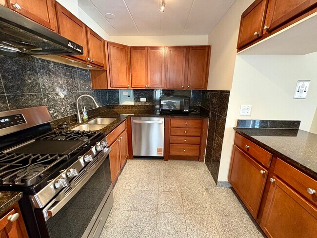 Foto del edificio - 2115 W Farwell Ave