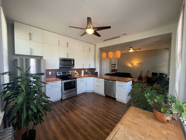 Kitchen - 845 Isabella St
