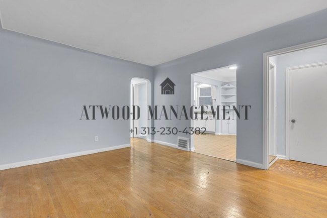 Foto del edificio - This beautifully updated 4-bedroom, 2-bath single-family home is ready for move-in!