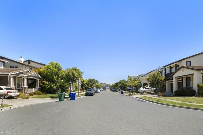 Building Photo - 4 br, 2.5 bath House - 1051 Salt Spray Ter...