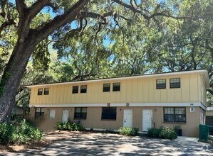 Building Photo - 828 Nottingham Dr