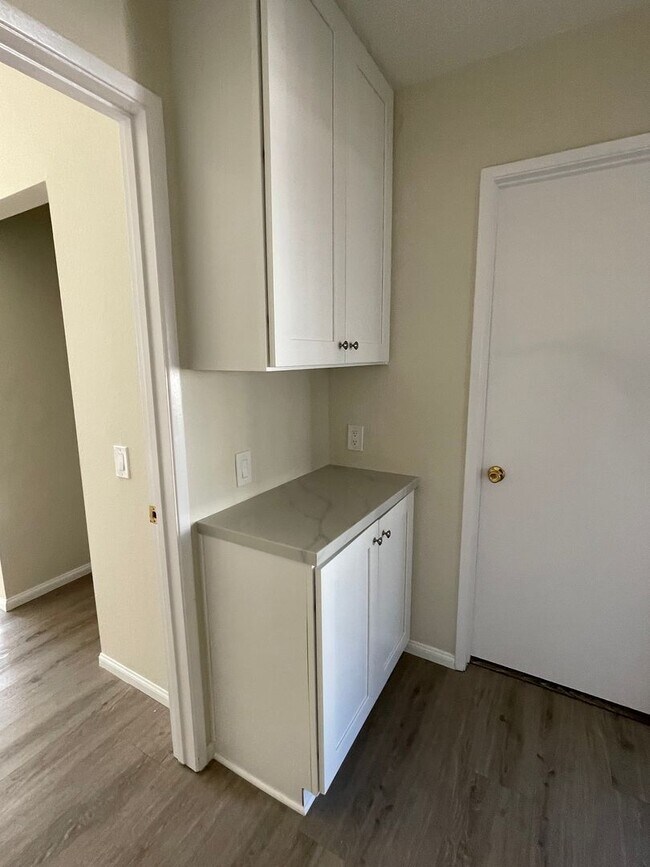 Building Photo - 3/2 Townhouse in Las Palmas UTC/La Jolla