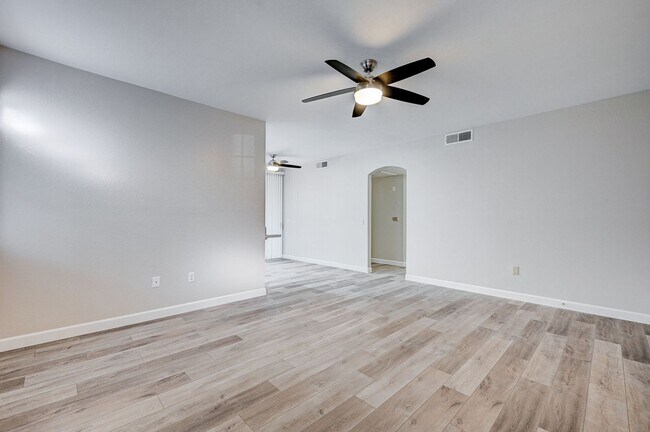 Foto del edificio - Newly Renovated Condo in 89074