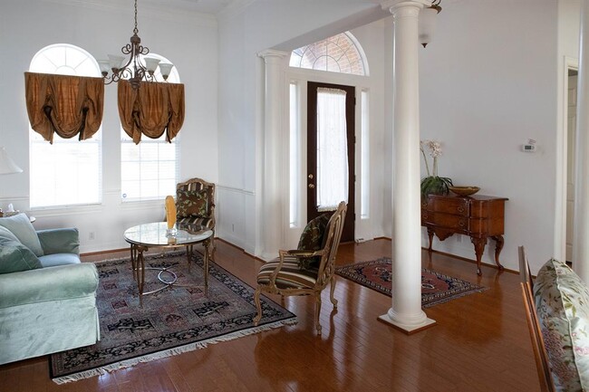Building Photo - 6801 Winterberry Dr