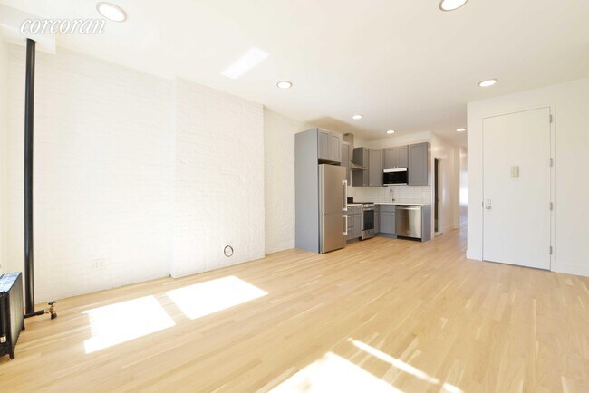 Building Photo - 566 Vanderbilt Ave