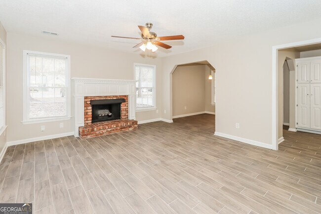 Foto del edificio - 170 Woodcrest Dr