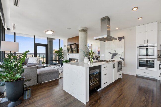 Foto del edificio - 450 W Belmont Ave