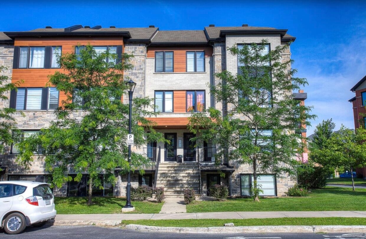 8330 De Londres Rue Unit 7, Brossard, QC J4Y 0N1 Condo for Rent in