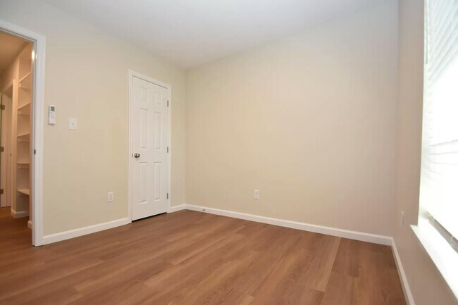Building Photo - 1420 Union Avenue, Unit 2