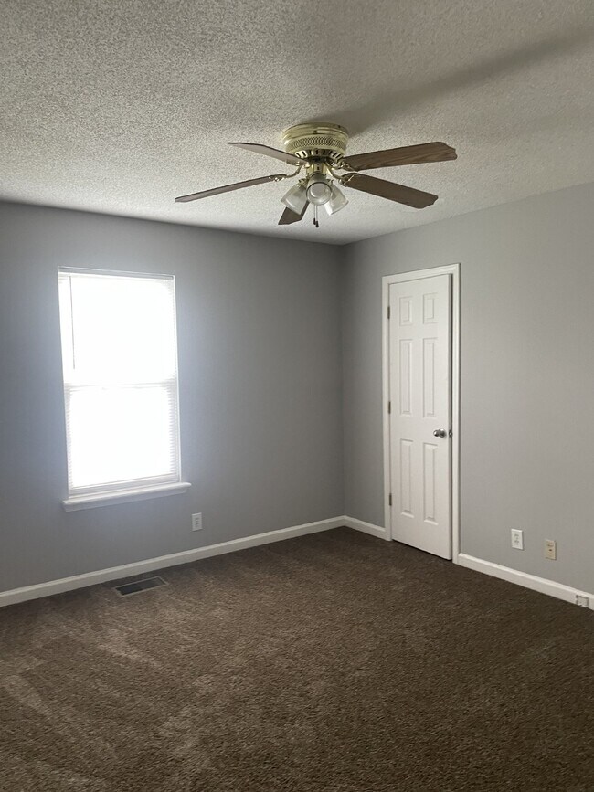 Foto del edificio - 204 B  Arkansas Ave Oak Grove KY 42262