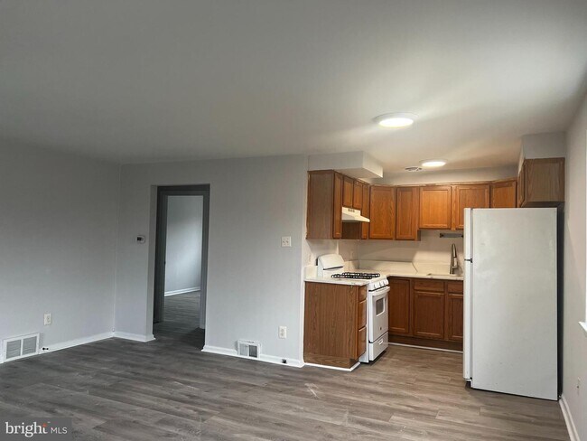 Building Photo - 116 3rd Ave