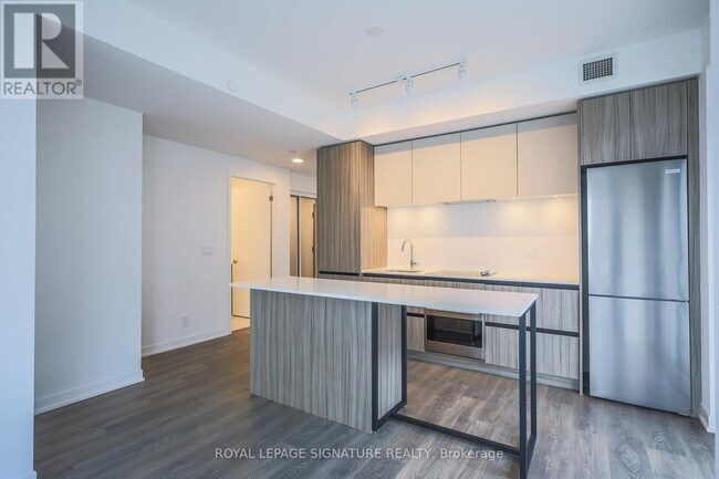 Photo du bâtiment - 7950-7950 Bathurst St