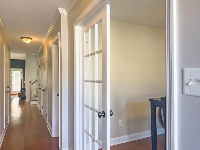 Building Photo - 843 Landing Dr