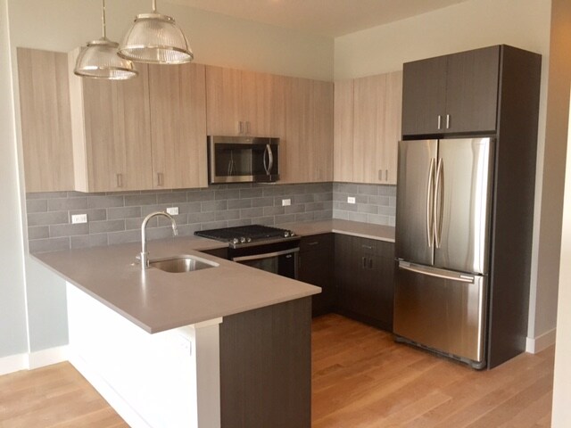 Foto principal - 3452 N Southport Ave