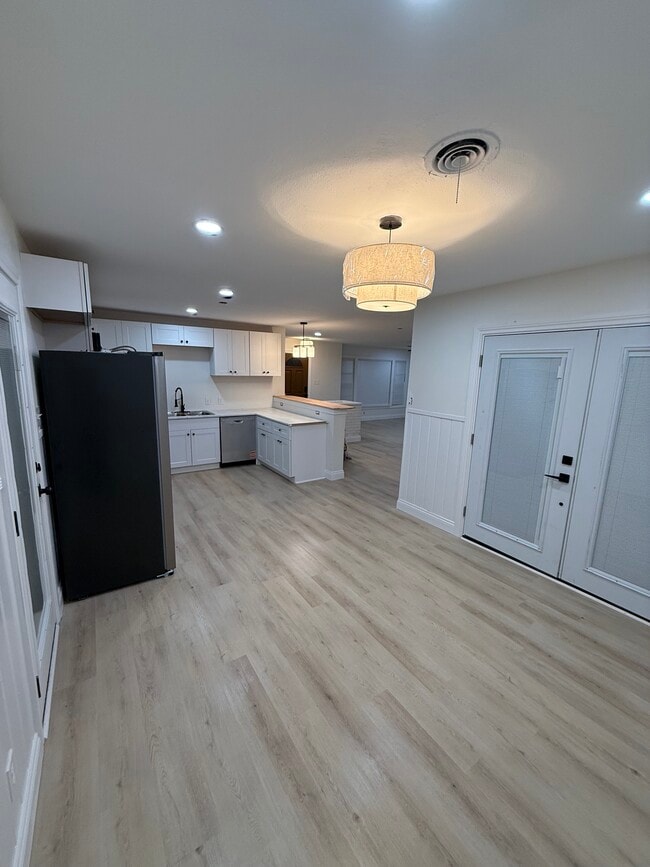 Building Photo - 305 Waller St