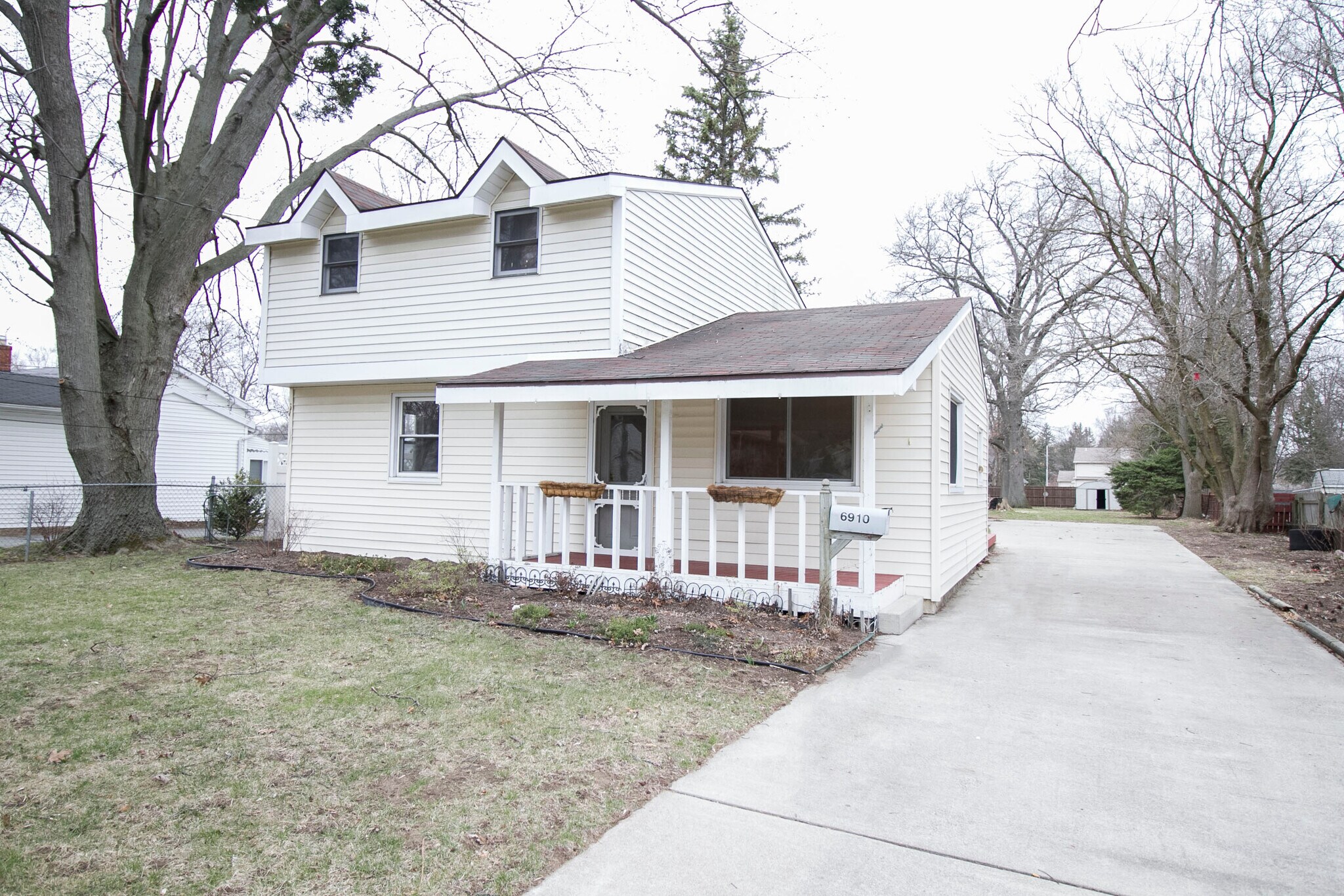 6910 Brint Rd Sylvania, OH 43560 – photo 1