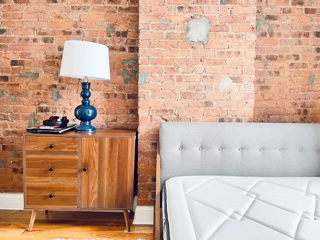 Building Photo - Bushwick Exposed brick, 23 mins to Manhattan #93