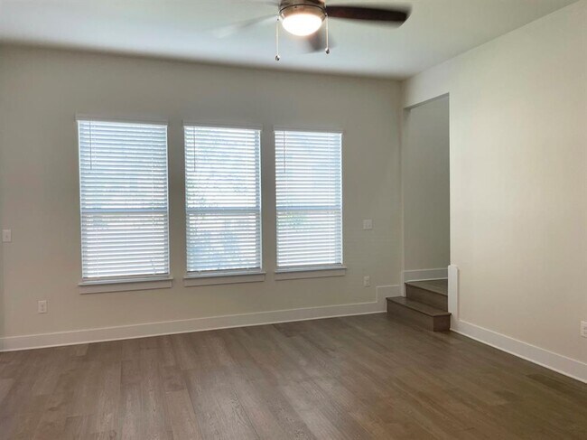 Building Photo - 13501 Metric Blvd