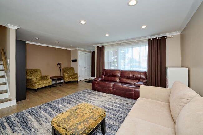 Foto del edificio - 926 N Boxwood Dr