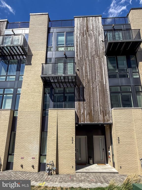 Building Photo - 602 N 5th St