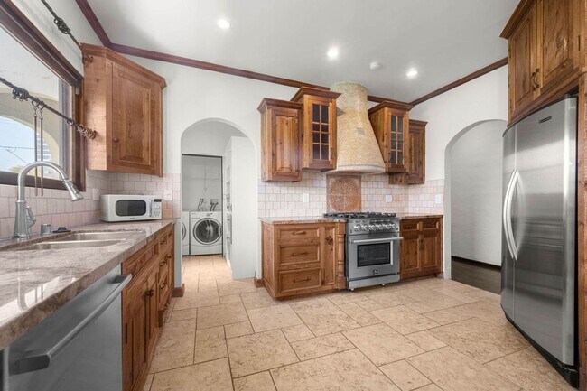 Foto del edificio - 6228-6228 W 6th St