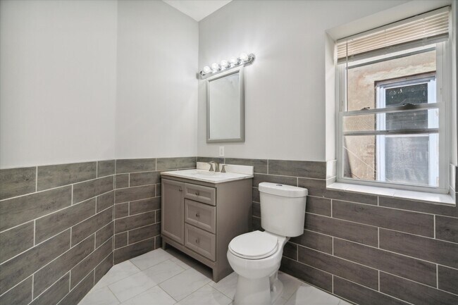 Building Photo - 2257 N Uber St