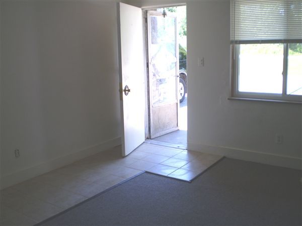 Building Photo - 16001 Dixie Hwy