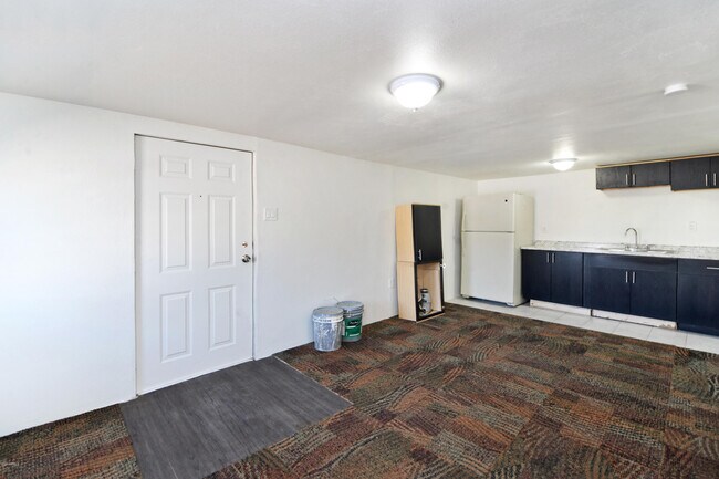 Building Photo - 1581 N Houck St