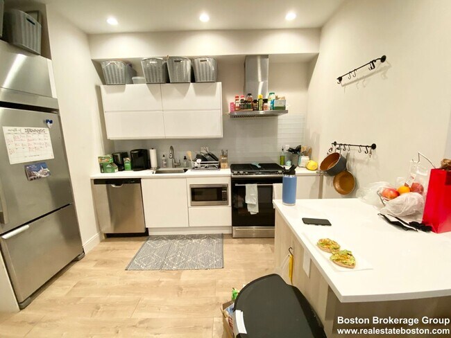 Photo - Renovated 4 Bed/2 Bath w/ In-Unit Laundry ... House