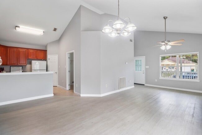 Building Photo - 11517 Acorn Dr