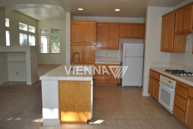 Foto del edificio - 7956 Robinson Dr