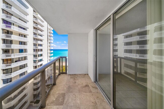 Foto del edificio - 6039 Collins Ave