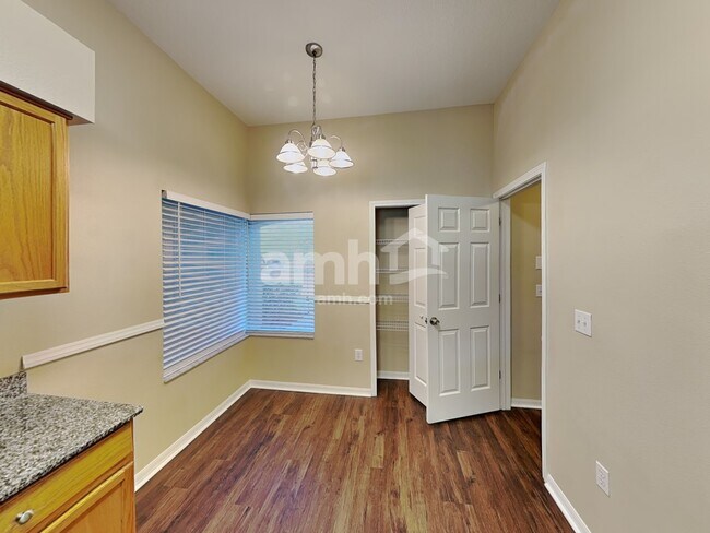 Foto del edificio - 12042 Butler Woods Cir