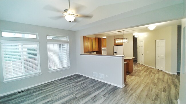 Building Photo - 803 S Sparkle Ct
