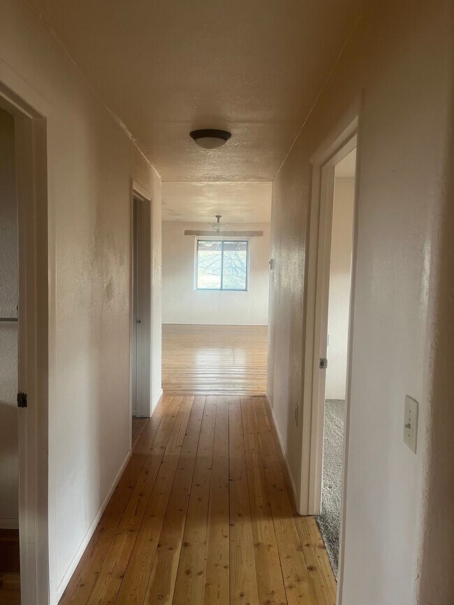 Foto del edificio - Beautiful ! Bed 1.5 Bath in J-6.