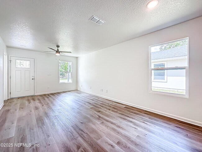 Foto del edificio - 788 W 5th St